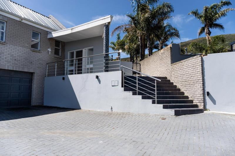 6 Bedroom Property for Sale in Plattekloof Western Cape